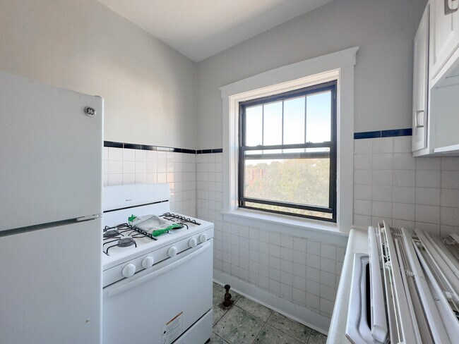Foto del edificio - 5166 W Montrose Ave
