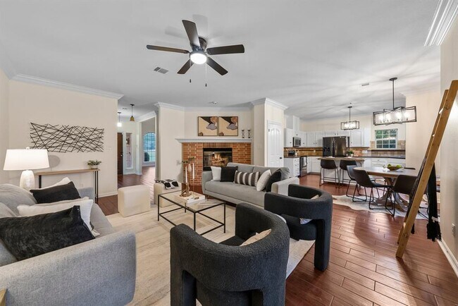 Foto del edificio - 320 Woodland Oaks Trail