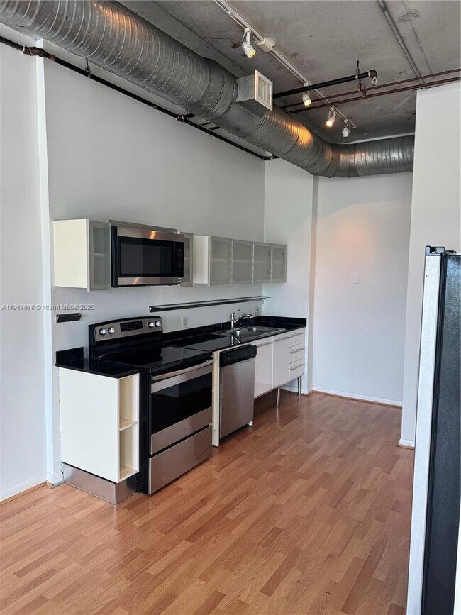 Foto del edificio - 10 SW South River Dr