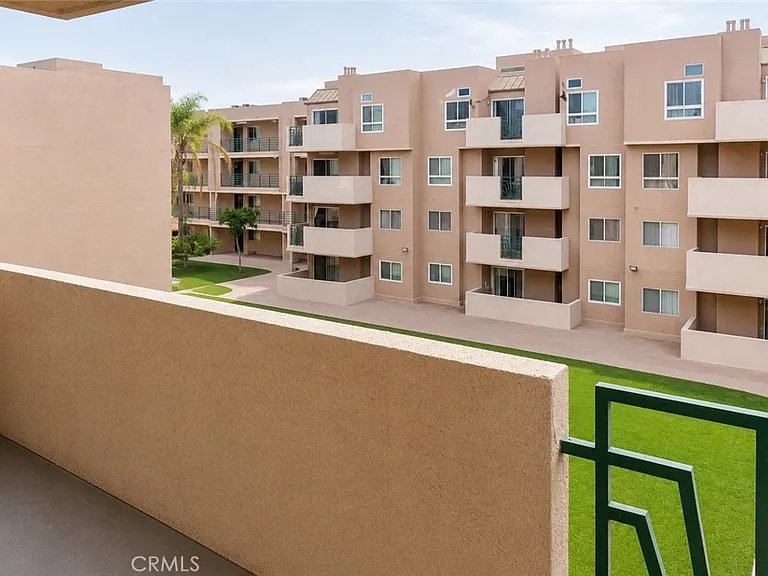 Building Photo - Modern Unit in Prime Location