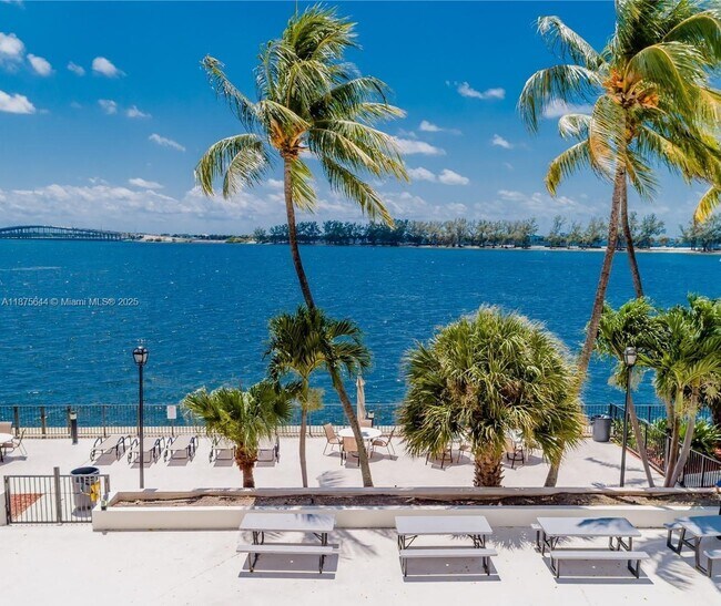 Foto del edificio - 2333 Brickell Ave