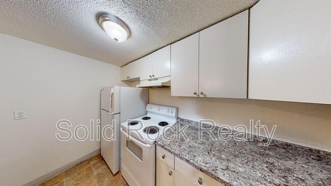 Building Photo - 1411 S Corona Ave