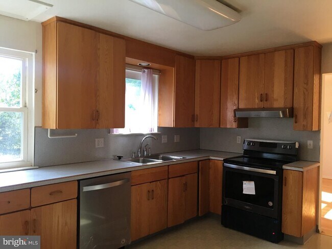 Building Photo - 721 Fiske Ln