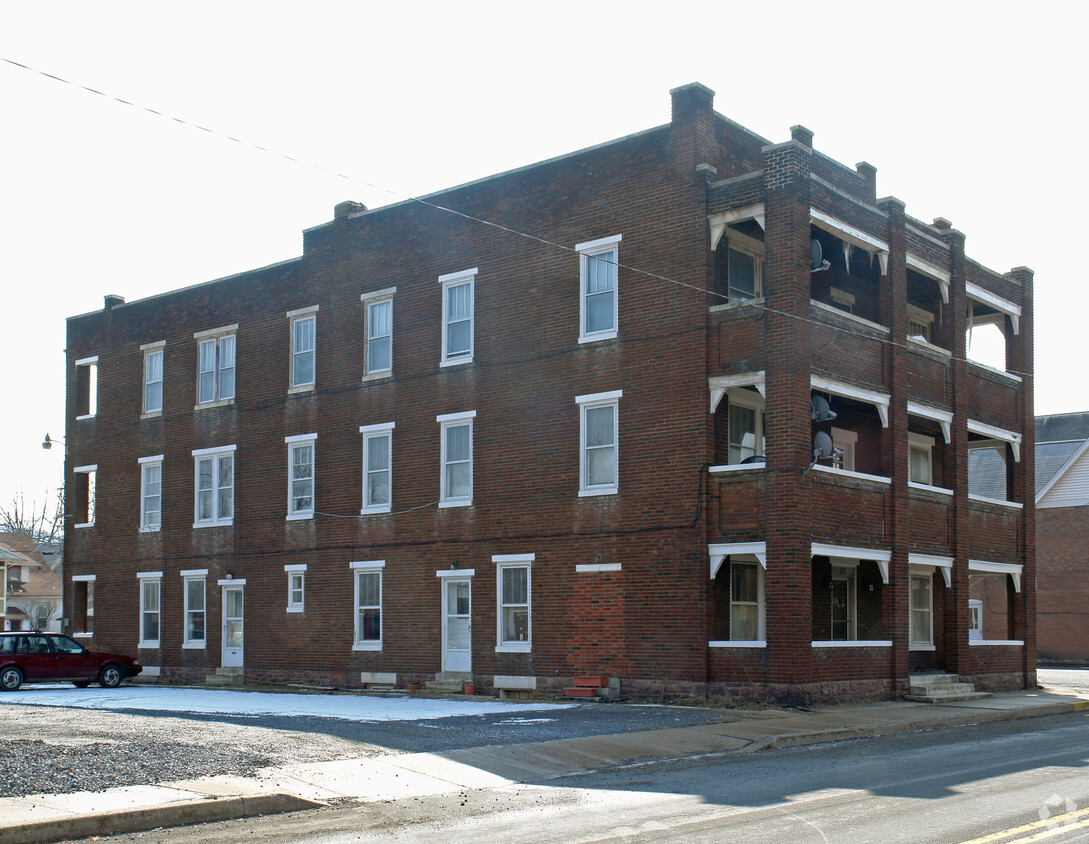 Building Photo - Apartments