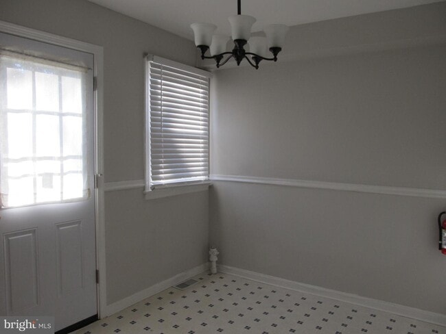 Building Photo - 332 Bailey Ave