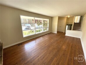 Building Photo - 160 Pineview Dr