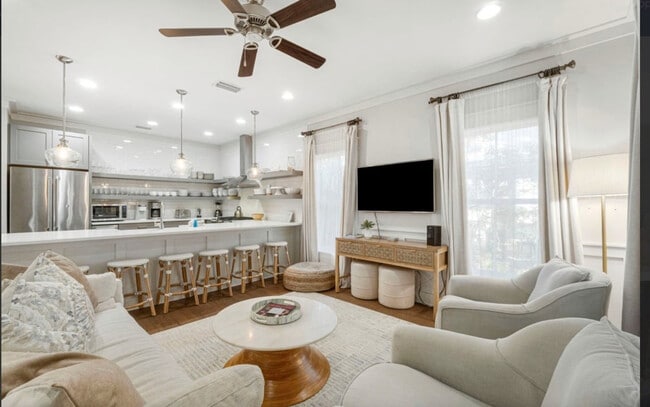 Foto del edificio - 587 Patina Blvd