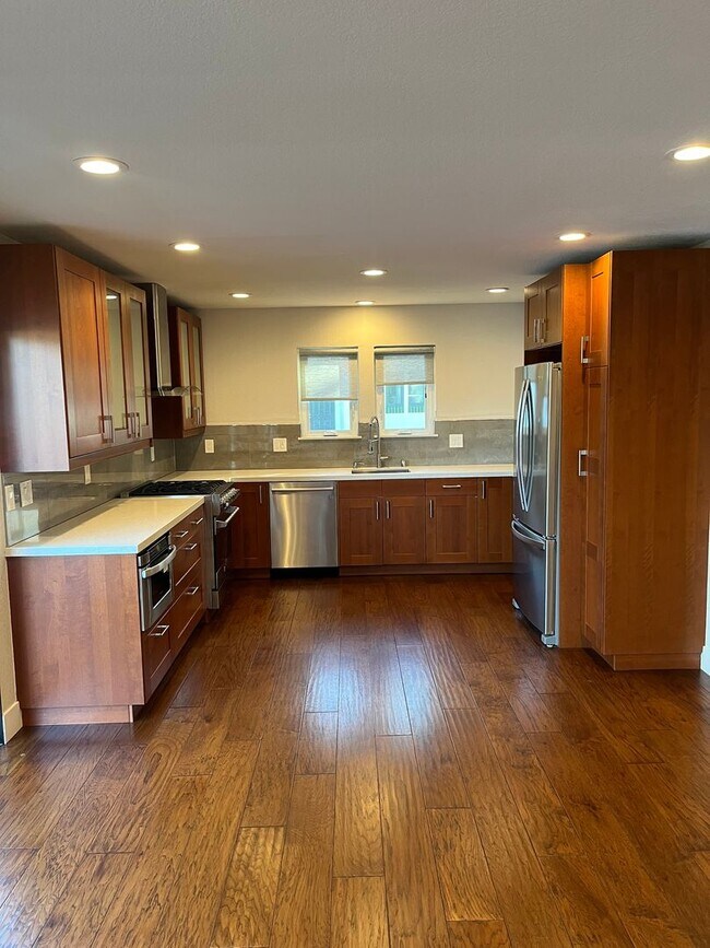 Foto del edificio - Modern Living Steps from Downtown Mountain View Shopping & Dining!