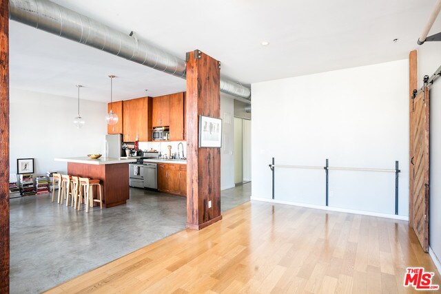 Building Photo - 615 Hampton Dr