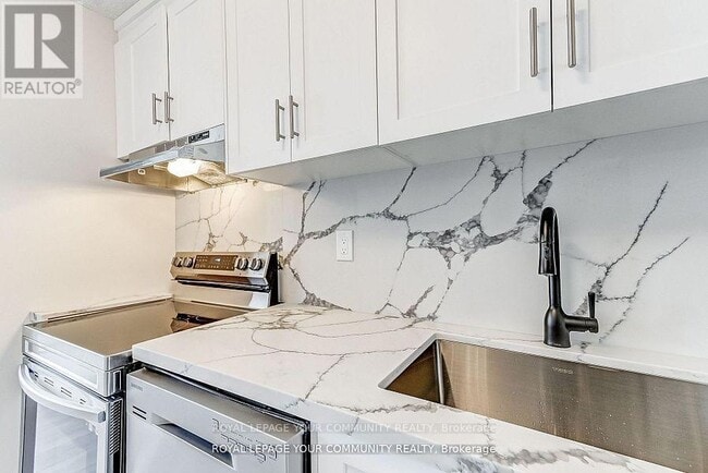 Building Photo - 530 Lolita Gardens