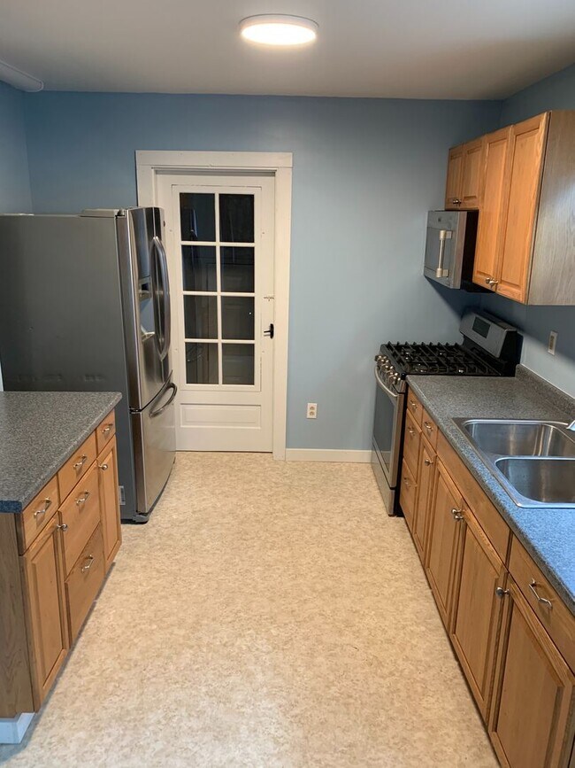 Foto del edificio - 2 Bedrooms  & 1 Bathroom - West side of Ba...