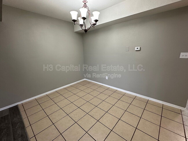 Foto del edificio - 403 Woodhenge Dr