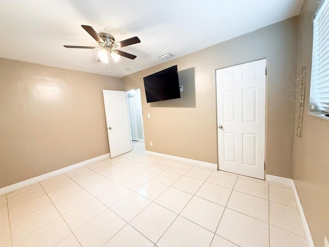 Photo - 19731 NW 4th Ave House