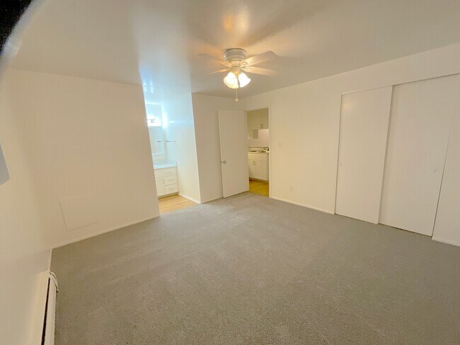 Building Photo - 375 S Depew St
