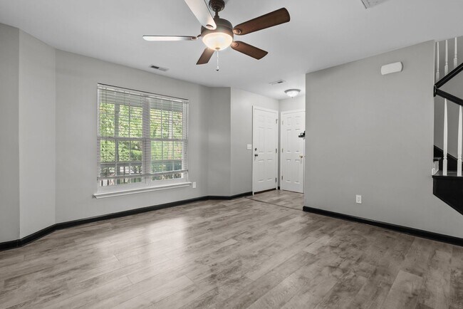 Foto del edificio - Western Branch 4 bed Ready Now!!
