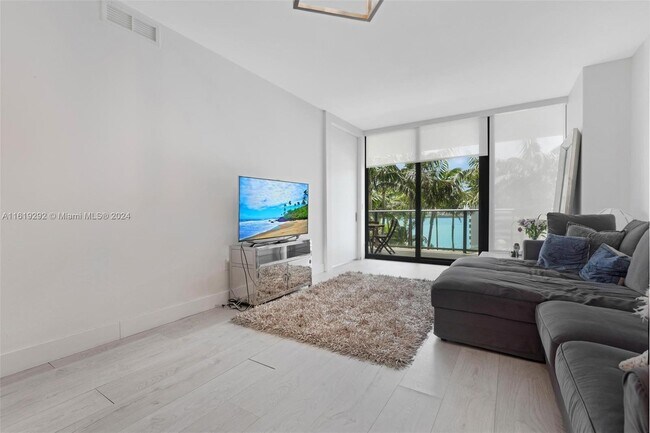 Foto del edificio - 650 NE 32nd St