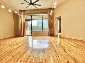 Building Photo - 5005 Hidalgo St