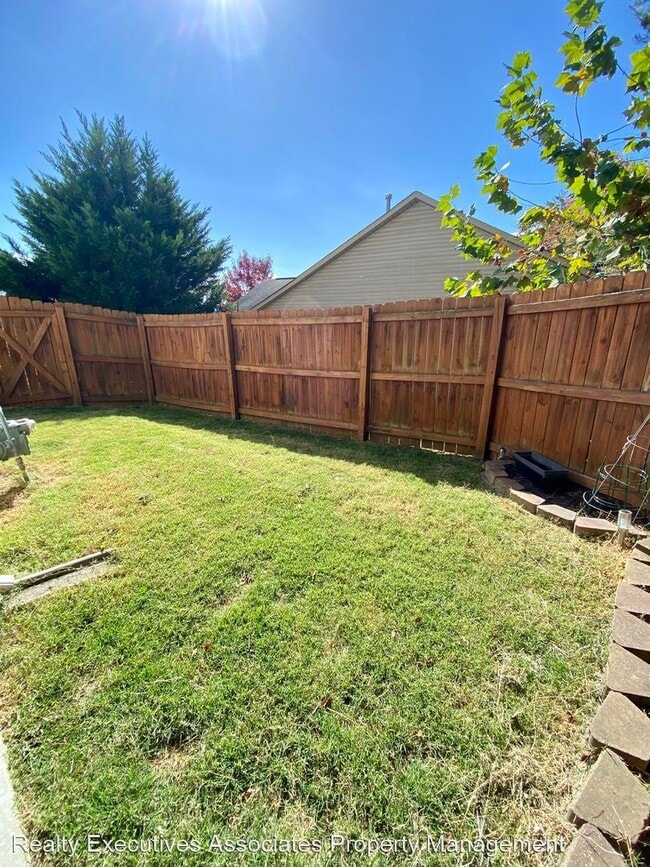 Building Photo - 3 br, 2.5 bath House - 7223 Sunset Ridge Lane