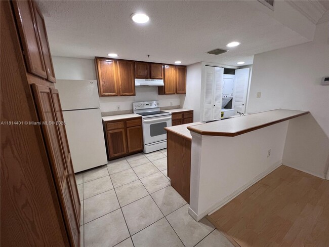 Building Photo - 9907 Westwood Dr