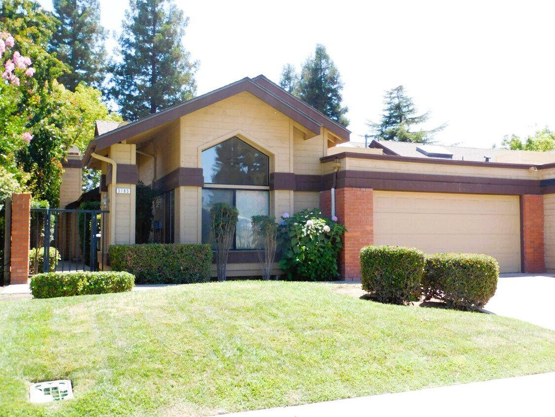 Foto principal - 3185 W Spruce Ave