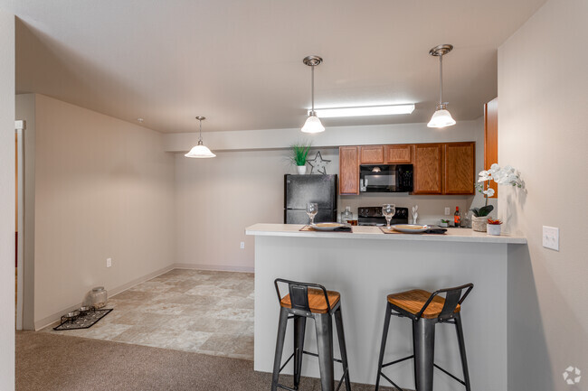 2BR, 2BA - 912 SF - Eastgate Apartments