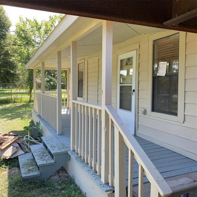 Building Photo - 9228 N Green River Dr