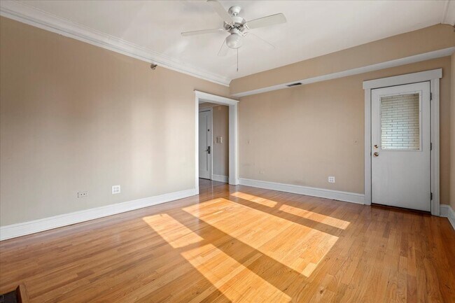 Foto del edificio - 3706 N Sheffield Ave