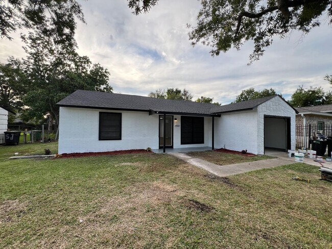 Building Photo - Gorgeous all renovated Home in Houston TX,...