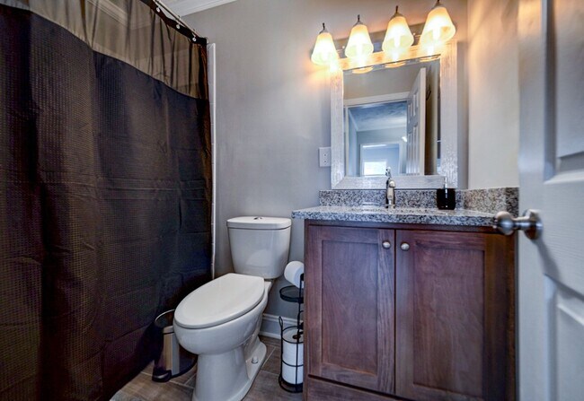 Foto del edificio - 401 Kingwood Dr