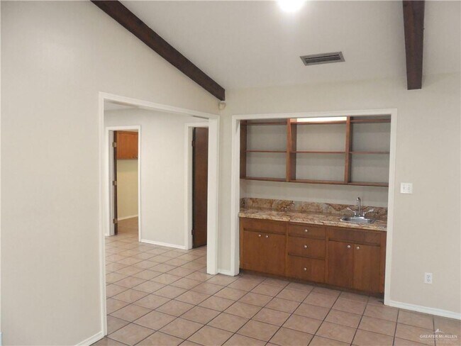 Building Photo - 34 Iris Ave