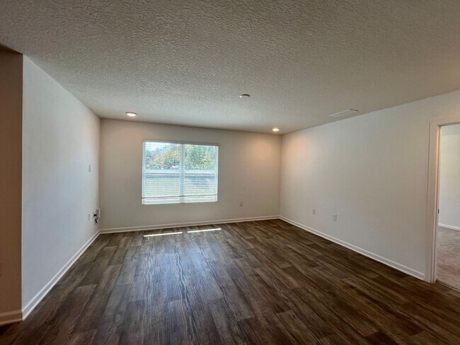 Foto del edificio - Spring Special $200 off Move in Credit