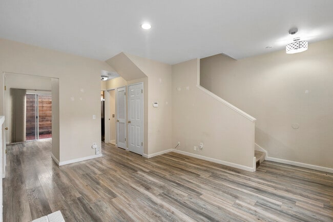 Building Photo - 3858 Maybelle Ave