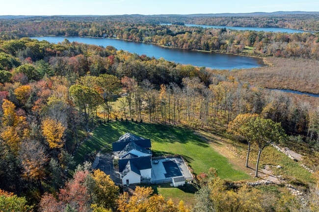Building Photo - 42 Pond Ridge Rd