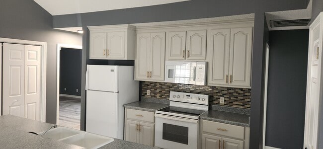 Foto del edificio - 106 Rolling Woods Cir