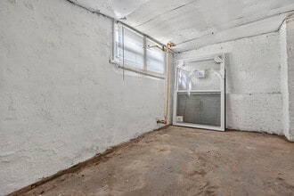 Building Photo - 1734 Homestead St