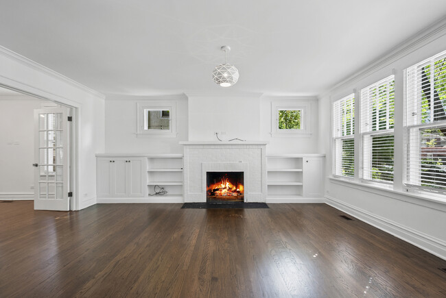 Building Photo - 2541 Ewing Ave