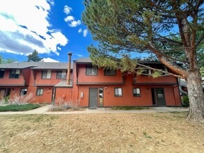 Building Photo - Beautiful Two-story, 3 Bed, 1.5 Bath Condo 1/2 Mile from CSU!