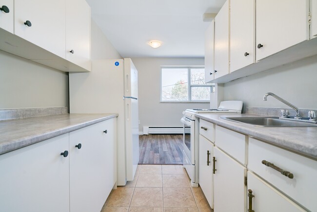 Building Photo - 1 Bed / 1 Bath in the heart of the city.