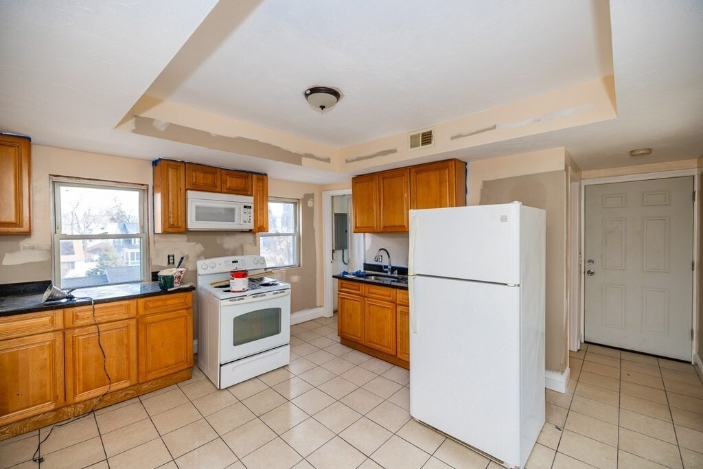 58 Ellsworth St Unit 3, Brockton, MA 02301 Room for Rent in Brockton, MA