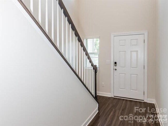 Building Photo - Charming 3-Bedroom Home with Landscaped Ba...
