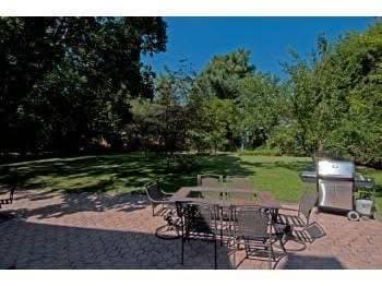 Foto del edificio - 305 Maplewood Rd