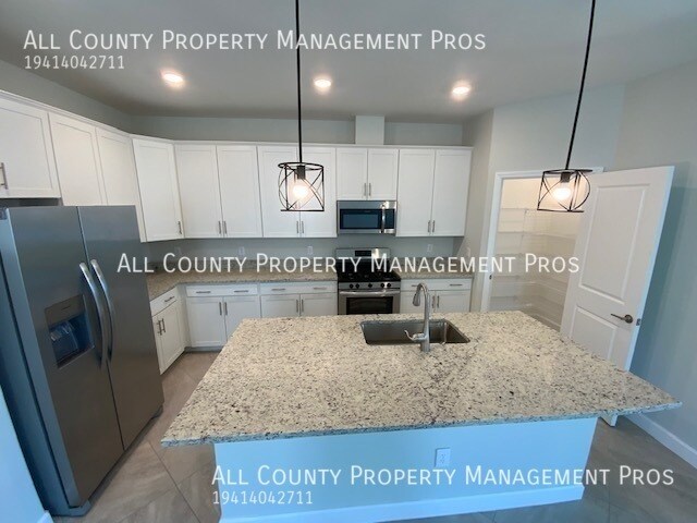 Building Photo - Lakewood Ranch/Open Concept/Lake Front/Gat...