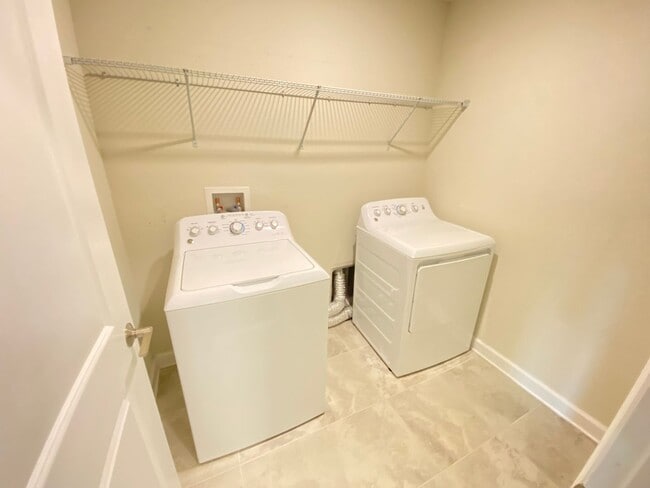 Building Photo - Spacious 4-Bedroom Home in Kissimmee – Ava...