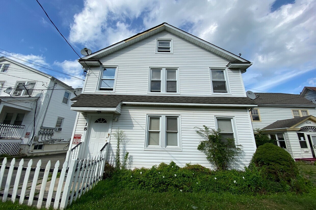 Primary Photo - 18 Lexington Ave