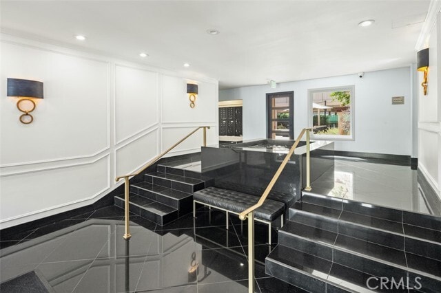 Building Photo - 1121 N Olive Dr