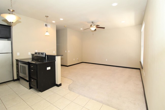 Building Photo - 1137 N Leverett Ave