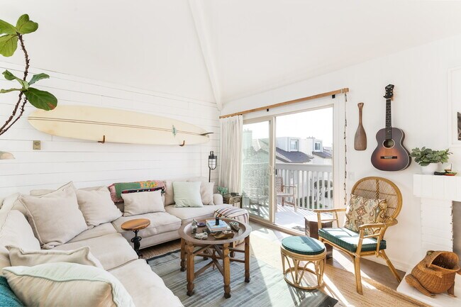 Foto del edificio - 3042 Sunset Ln