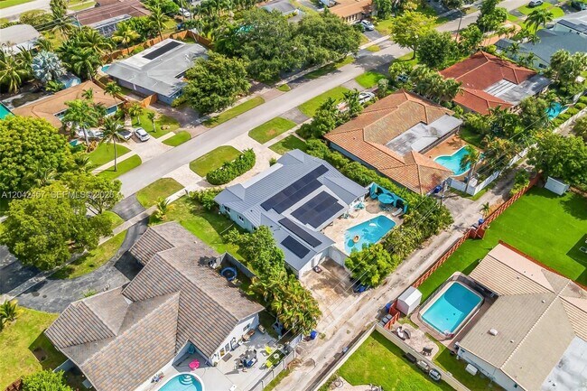 Foto del edificio - 633 N Crescent Dr