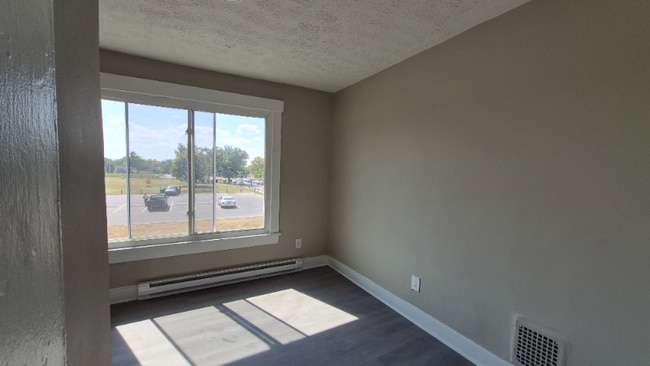 Building Photo - 912 Riverview Terrace