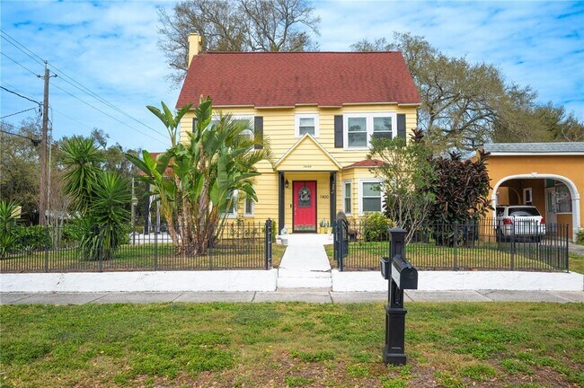 Building Photo - 1400 Fern Pl